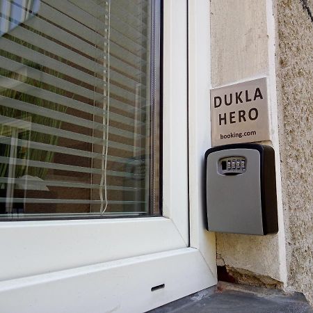 Dukla Hero 奥洛穆茨 外观 照片